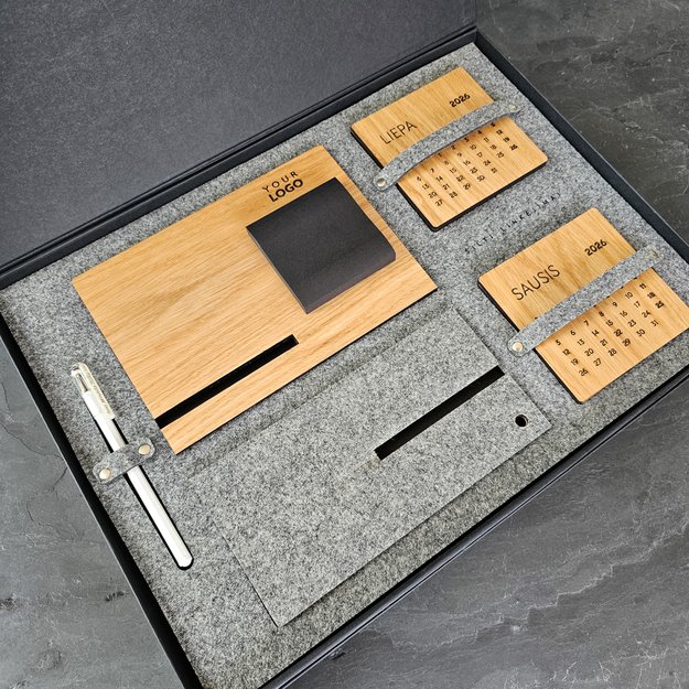 Verslo dovana „Medinis 2026 m. kalendorius – stovelis užrašams“ 11