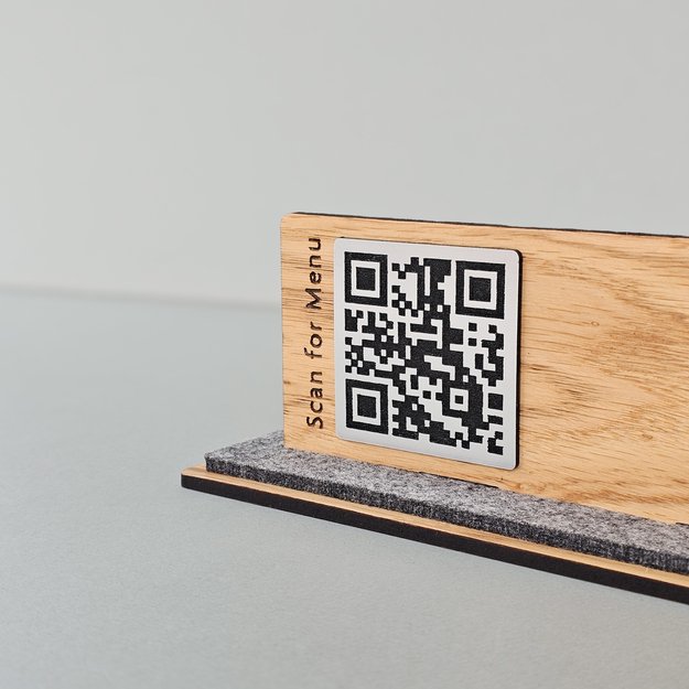 Medinis stalo stovelis su QR kodu. Nr. 11 4