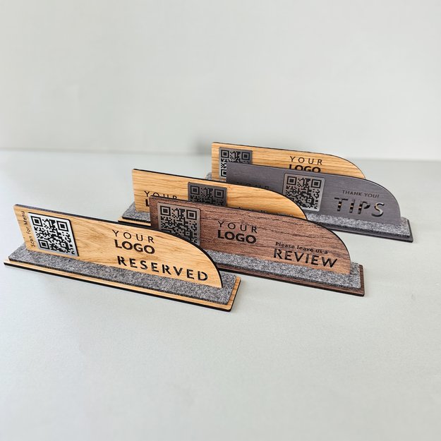 Medinis stalo stovelis su QR kodu. Nr. 11