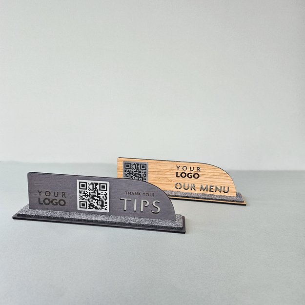 Medinis stalo stovelis su QR kodu. Nr. 11 19