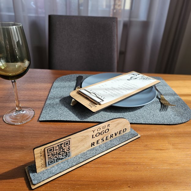 Medinis stalo stovelis su QR kodu. Nr. 11 15