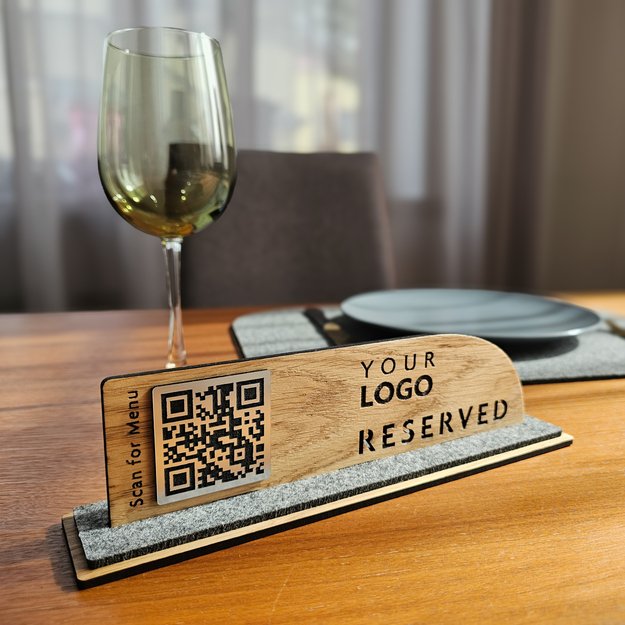 Medinis stalo stovelis su QR kodu. Nr. 11 2