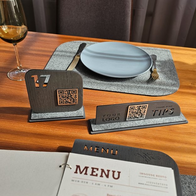 Medinis stalo stovelis su QR kodu. Nr. 11 16