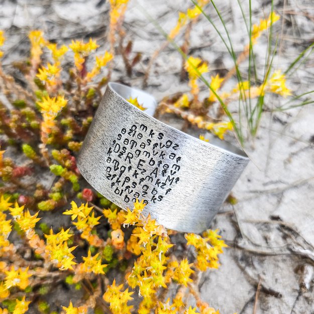 Apyrankė iš kolekcijos "Jausmų chaosas": raidžių apskritimas