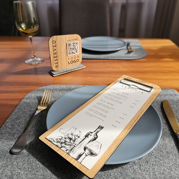 Medinis stalo stovelis su QR kodu. Nr. 10 17