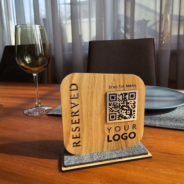 Medinis stalo stovelis su QR kodu. Nr. 10 18