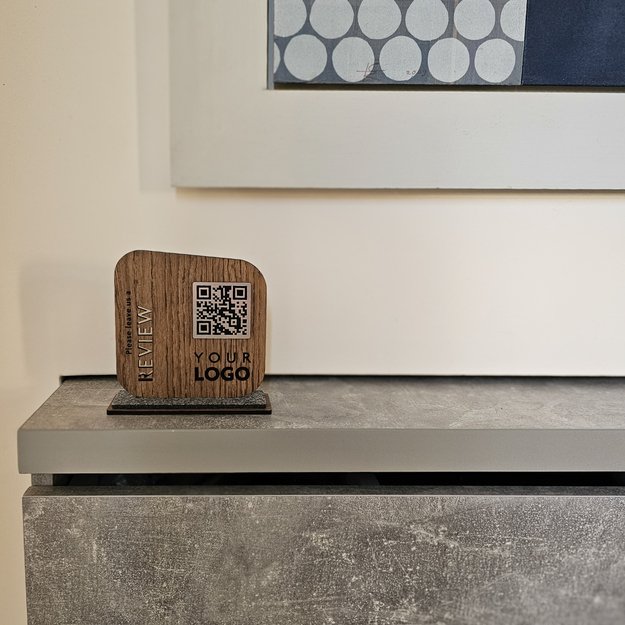 Medinis stalo stovelis su QR kodu. Nr. 10 19