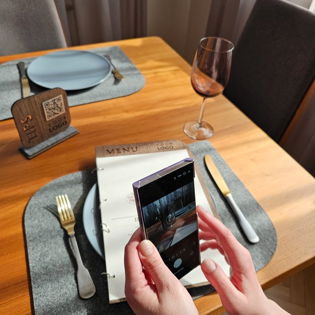 Medinis stalo stovelis su QR kodu. Nr. 10 5