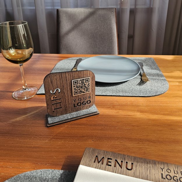 Medinis stalo stovelis su QR kodu. Nr. 10 21