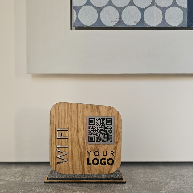 Medinis stalo stovelis su QR kodu. Nr. 10 20