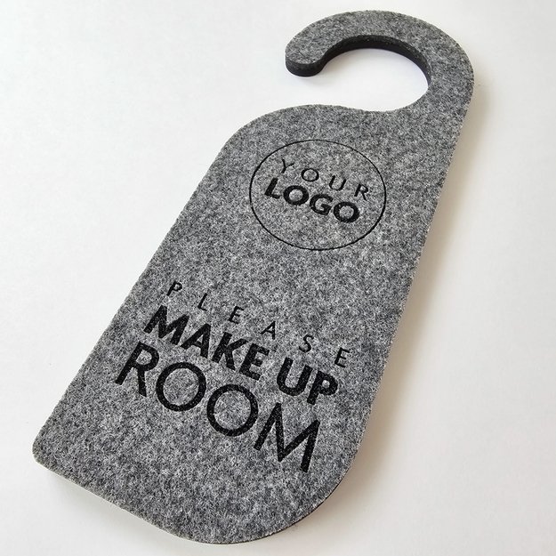 Dvipusis durų pakabukas (užapvalintais kampais) iš medžio ir veltinio. Nr. 2 7