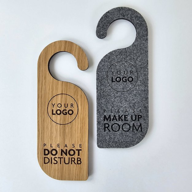 Dvipusis durų pakabukas (užapvalintais kampais) iš medžio ir veltinio. Nr. 2 10