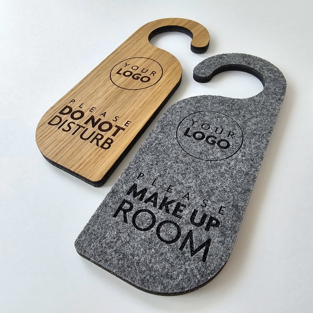 Dvipusis durų pakabukas (užapvalintais kampais) iš medžio ir veltinio. Nr. 2 1