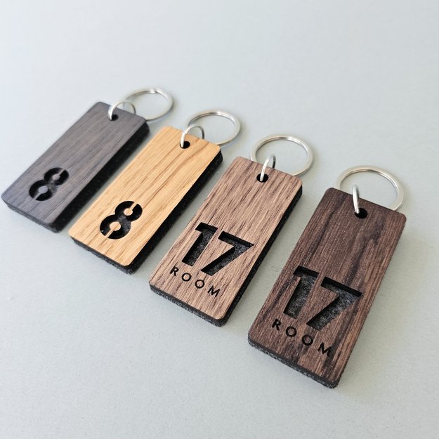 Raktų pakabukas viešbučiams iš medžio ir veltinio. Nr. 1 10