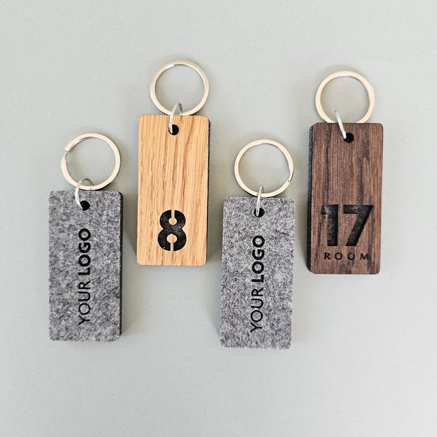 Raktų pakabukas viešbučiams iš medžio ir veltinio. Nr. 1 1