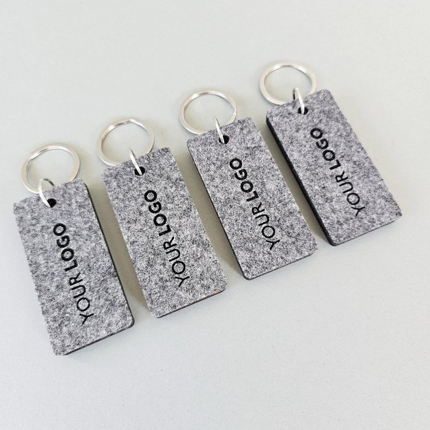 Raktų pakabukas viešbučiams iš medžio ir veltinio. Nr. 1 12