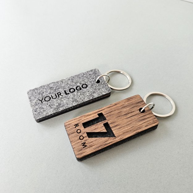 Raktų pakabukas viešbučiams iš medžio ir veltinio. Nr. 1 5