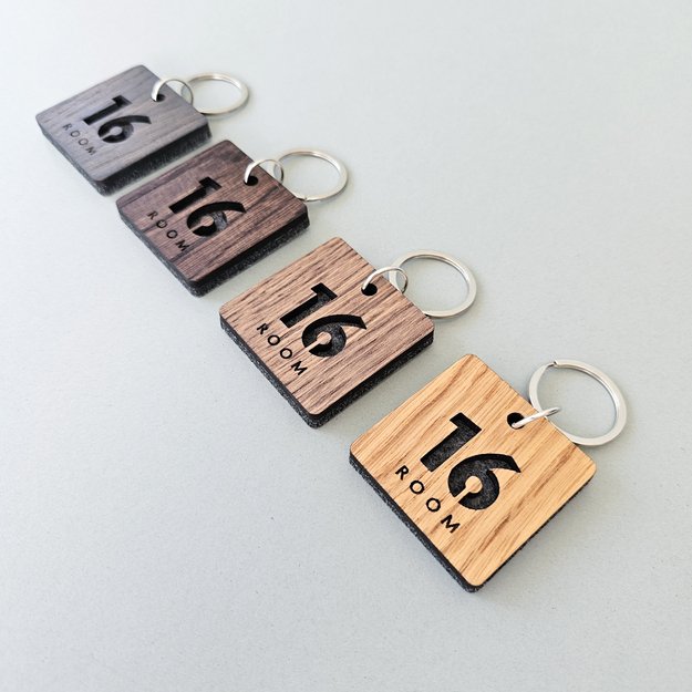 Raktų pakabukas viešbučiams iš medžio ir veltinio. Nr. 2 11