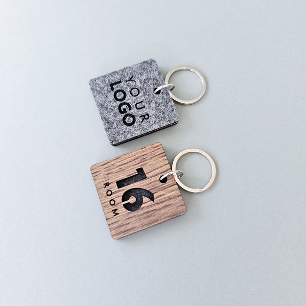 Raktų pakabukas viešbučiams iš medžio ir veltinio. Nr. 2 5