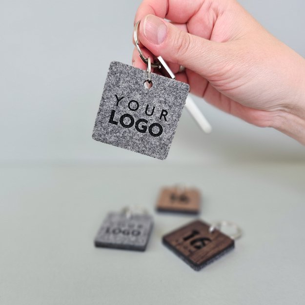 Raktų pakabukas viešbučiams iš medžio ir veltinio. Nr. 2 12