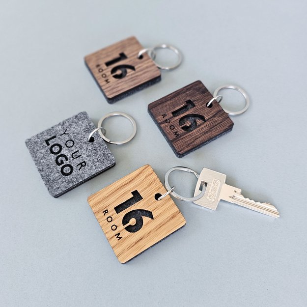 Raktų pakabukas viešbučiams iš medžio ir veltinio. Nr. 2 8