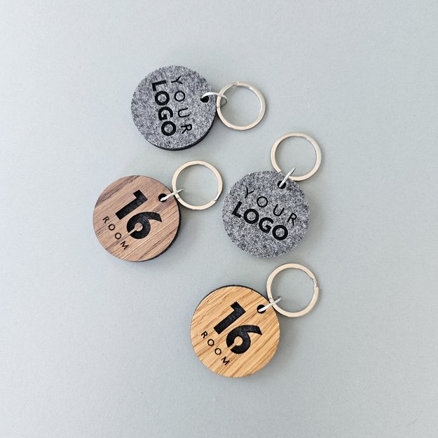 Raktų pakabukas viešbučiams iš medžio ir veltinio. Nr. 3 10