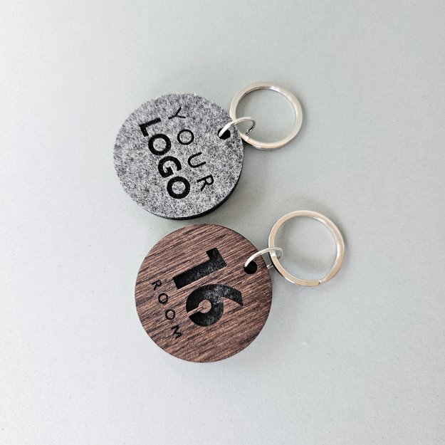 Raktų pakabukas viešbučiams iš medžio ir veltinio. Nr. 3 8