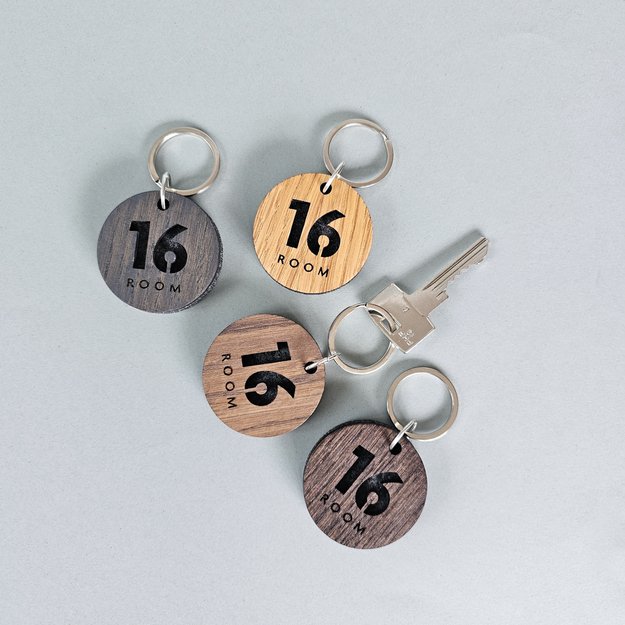 Raktų pakabukas viešbučiams iš medžio ir veltinio. Nr. 3 14