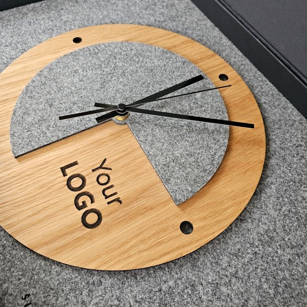 Verslo dovana „Laikrodis su logotipu iš medžio bei veltinio. Nr. 2“ 5