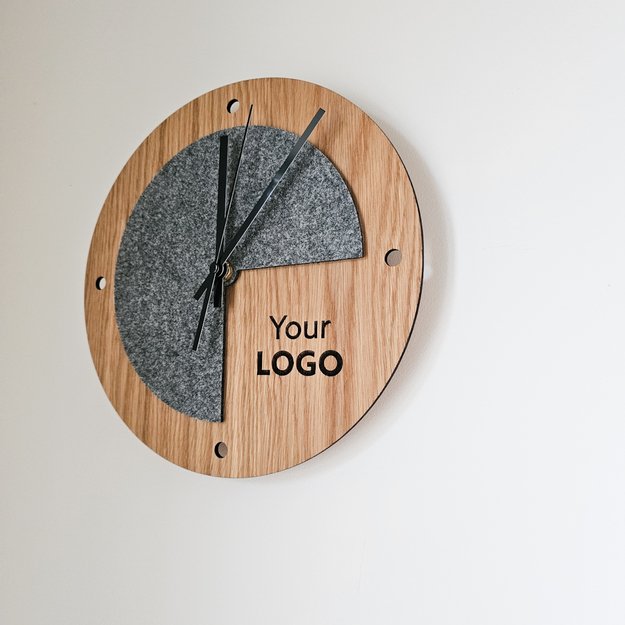 Verslo dovana „Laikrodis su logotipu iš medžio bei veltinio. Nr. 2“ 7