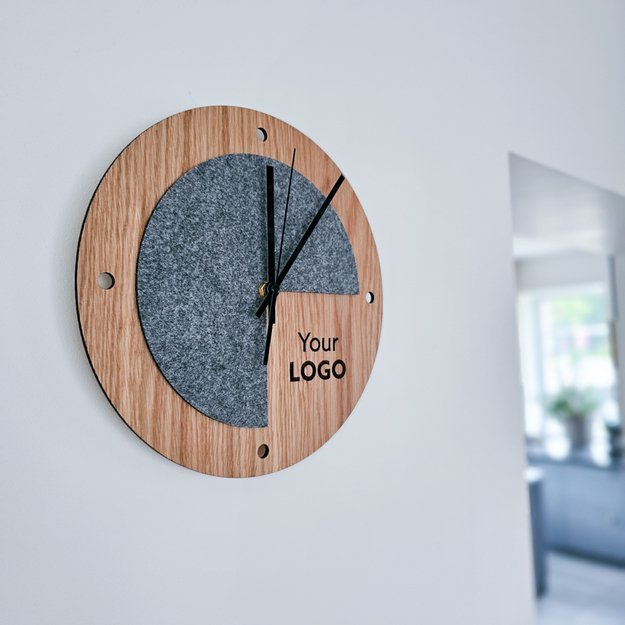 Verslo dovana „Laikrodis su logotipu iš medžio bei veltinio. Nr. 2“ 4