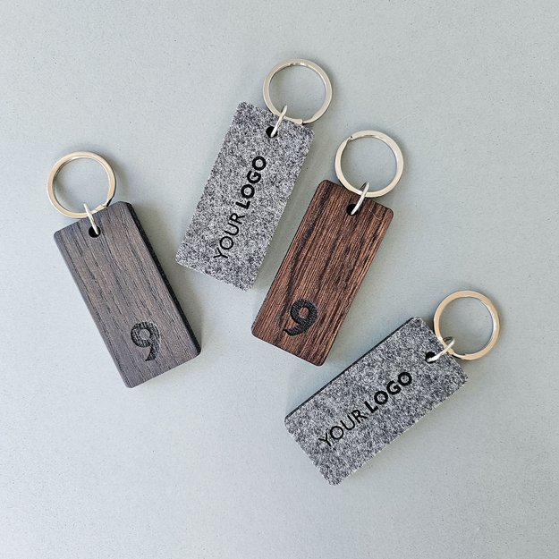 Raktų pakabukas viešbučiams iš medžio ir veltinio. Nr. 4 4