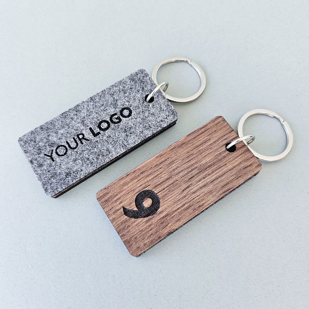 Raktų pakabukas viešbučiams iš medžio ir veltinio. Nr. 4 7