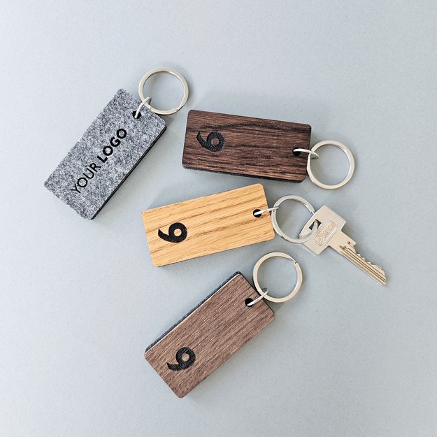 Raktų pakabukas viešbučiams iš medžio ir veltinio. Nr. 4 11