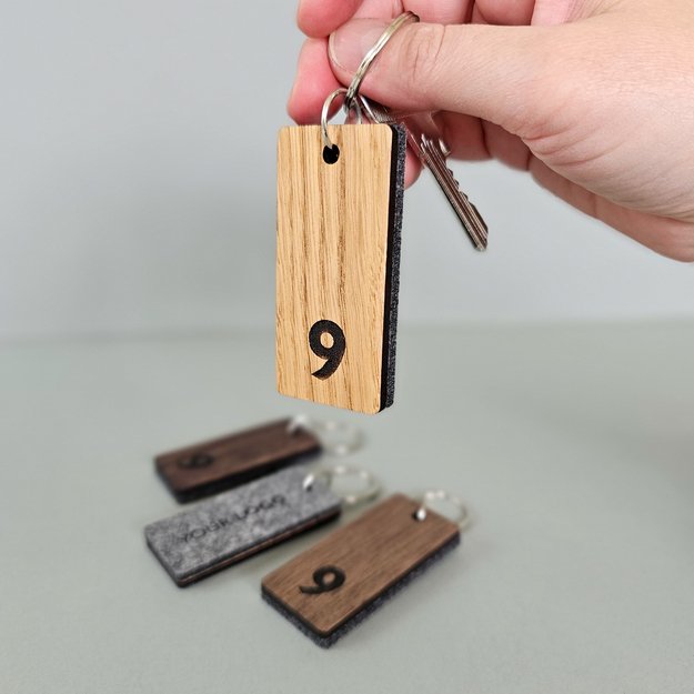 Raktų pakabukas viešbučiams iš medžio ir veltinio. Nr. 4 1