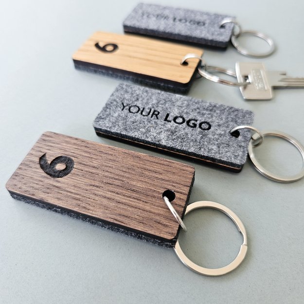 Raktų pakabukas viešbučiams iš medžio ir veltinio. Nr. 4 9