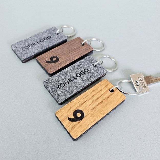 Raktų pakabukas viešbučiams iš medžio ir veltinio. Nr. 4