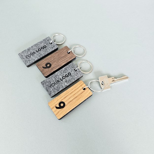 Raktų pakabukas viešbučiams iš medžio ir veltinio. Nr. 4 13