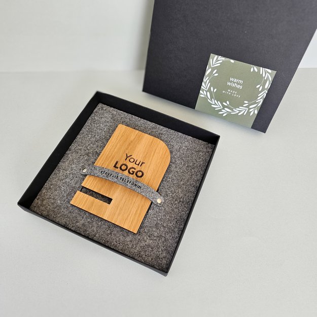 Stilingas medinis stovelis telefonui su Jūsų įmonės logotipu – elegantiška verslo dovana 6