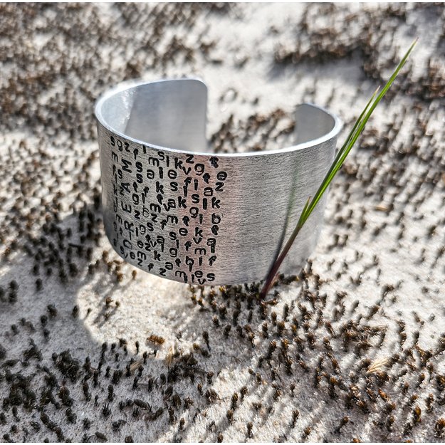 Apyrankė iš kolekcijos "Jausmų chaosas": raidžių stačiakampis DREAM 2