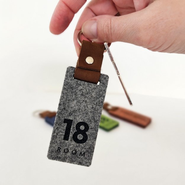 Raktų pakabukas viešbučiams iš veltinio. Nr. 1 2