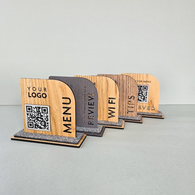 Medinis stalo stovelis su QR kodu. Nr. 12