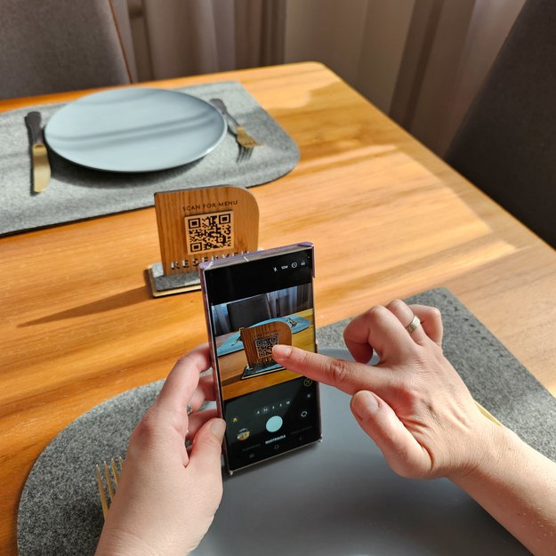 Medinis stalo stovelis su QR kodu. Nr. 12 9