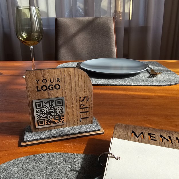 Medinis stalo stovelis su QR kodu. Nr. 12 8