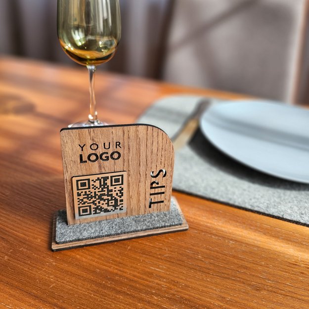 Medinis stalo stovelis su QR kodu. Nr. 12 16