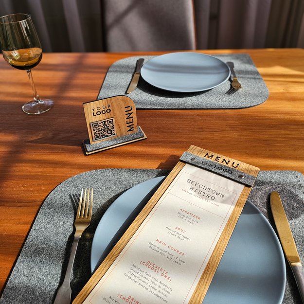 Medinis stalo stovelis su QR kodu. Nr. 12 17