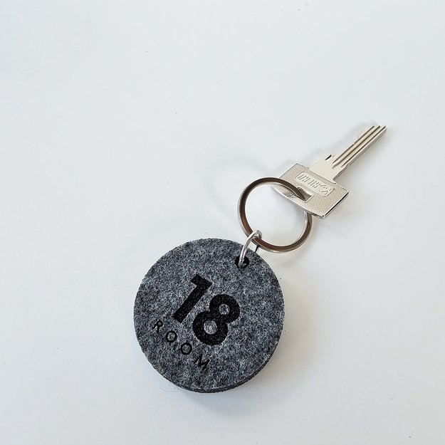 Raktų pakabukas viešbučiams iš veltinio. Nr. 2 4