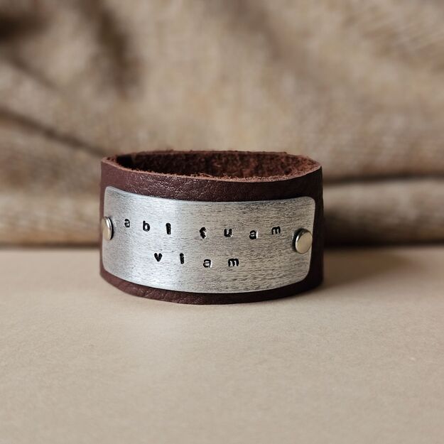 Dark brown leather bracelet "abi tuam viam". L-XL size