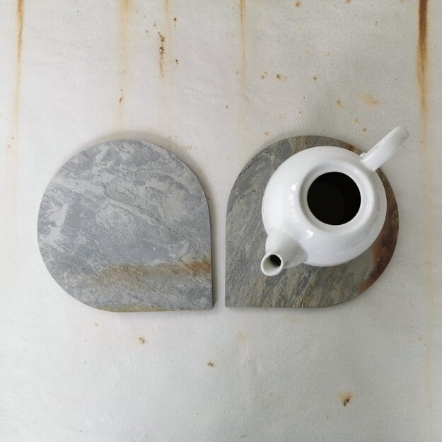 "Šviesus lašas" padėkliukas arbatiniui iš akmens (19x19 cm), 1 vnt.