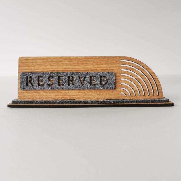 Stalo rezervacijos kortelė "Disco" iš medžio ir veltinio